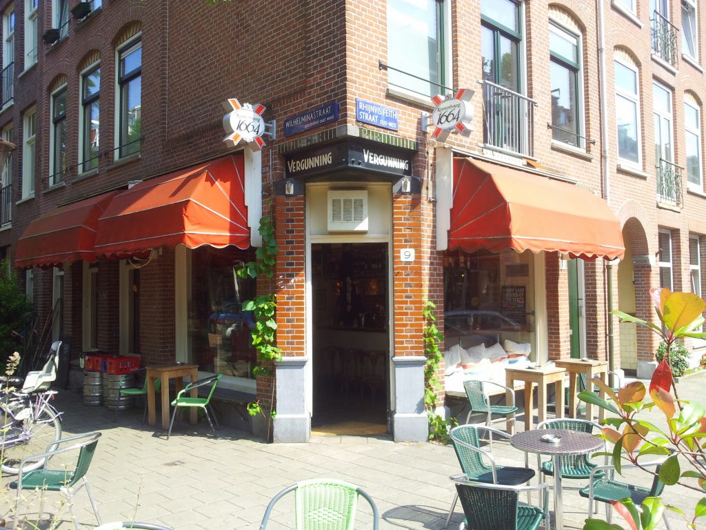 Café in de buurt van het Vondelpark. Goede startplek voor teamuitjes